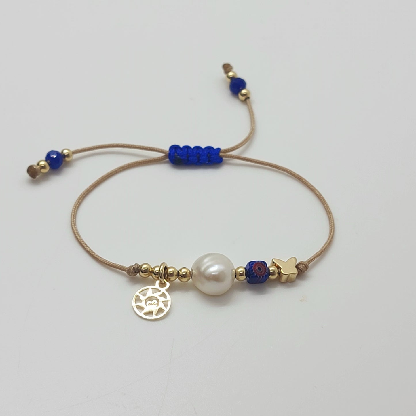Bracelet with 18k Gold-Filled Butterfly and details. Freshwater Pearl.