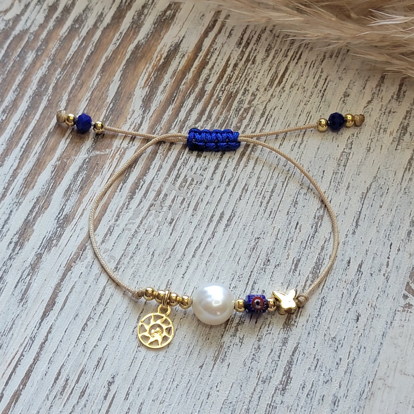 Bracelet with 18k Gold-Filled Butterfly and details. Freshwater Pearl.